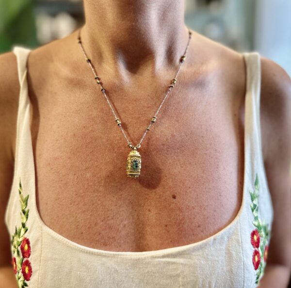 Collana con talismano cilindrico
