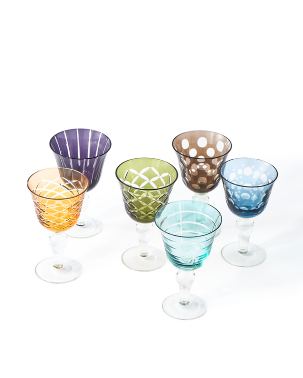 Set di 6 calici da vino multicolore visione dall'alto