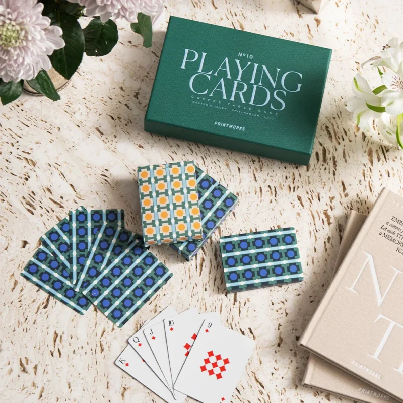 carte da gioco su tavolo