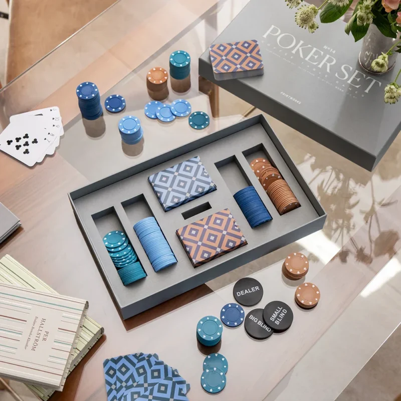 poker set su tavolo