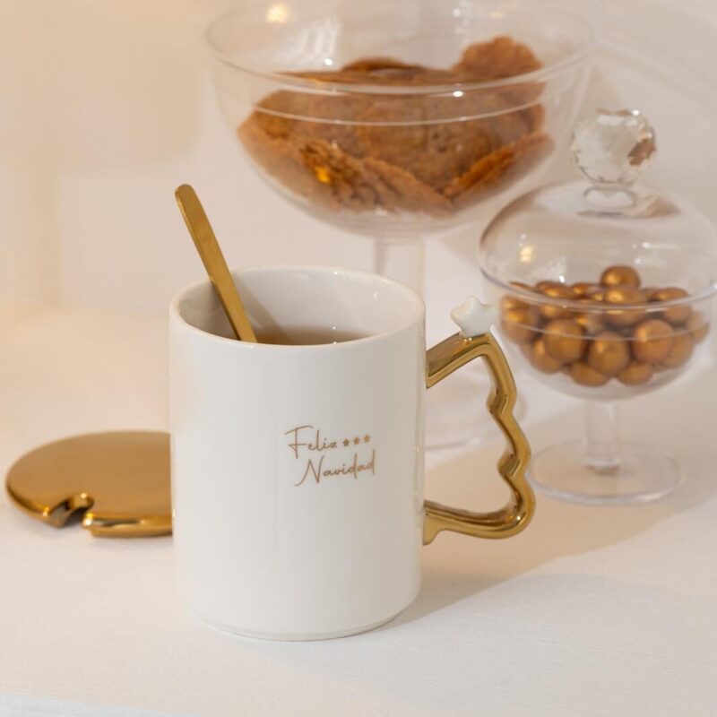 Tazza Natalizia con Manico Albero Dorato e Coperchio – “Feliz Navidad” 🎄✨