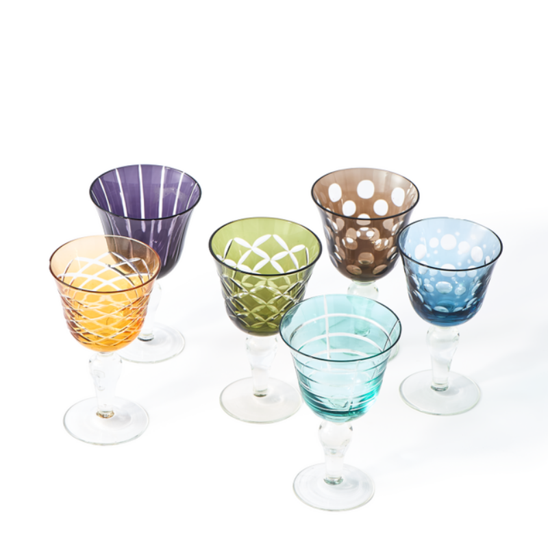 Set di 6 calici da vino multicolore visione dall'alto