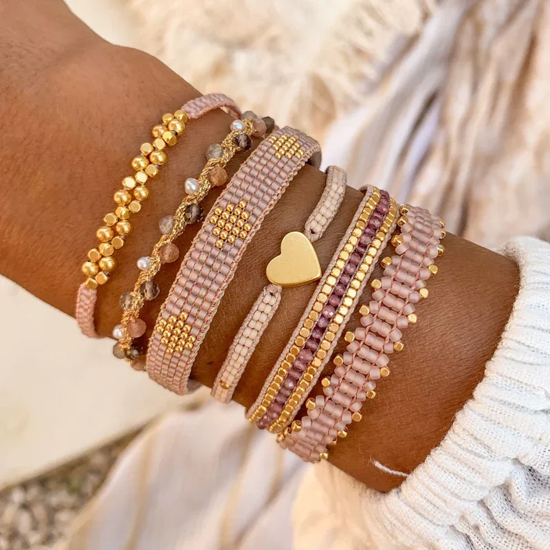 bracciale artigianale presenta perline rotonde placcate oro 14K